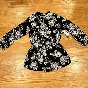 Floral romper. NEVER WORN. Design Lab size L